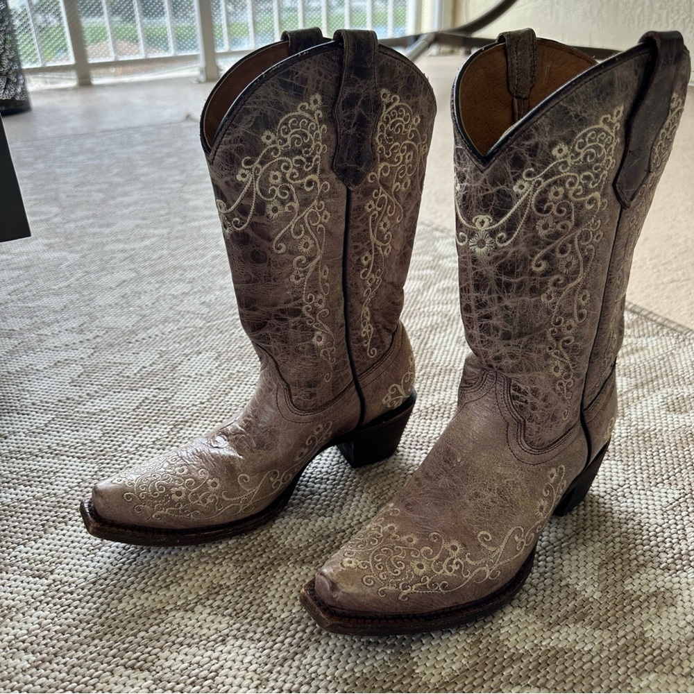 Corral Teens Crater with Bone Embroidery Western Cowboy Boots, Snip Toe, Size 4